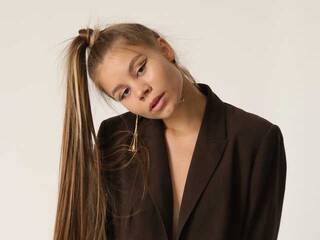 Erotični video klepet skyler-lux