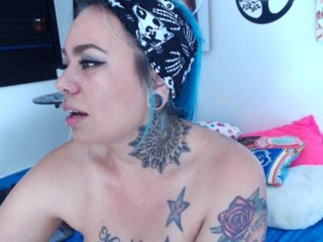 Oddajajo posnetke zaslona skyviolet