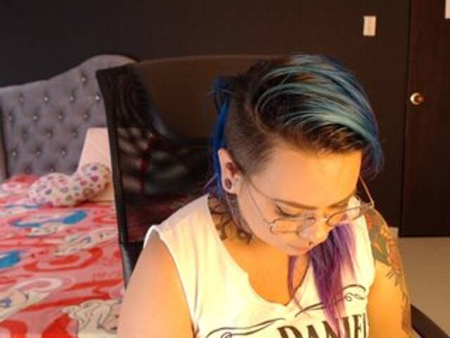 Oddajajo posnetke zaslona skyviolet