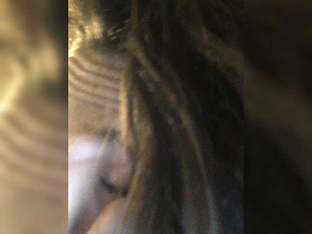 Oddajajo posnetke zaslona Slaytay01