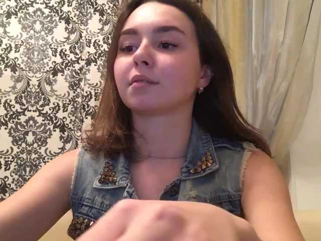 Oddajajo posnetke zaslona SmilingAlis