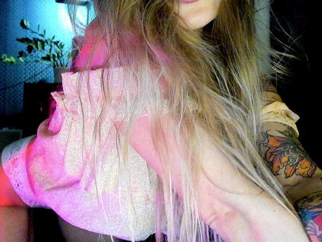 Oddajajo posnetke zaslona Sonya-Mo