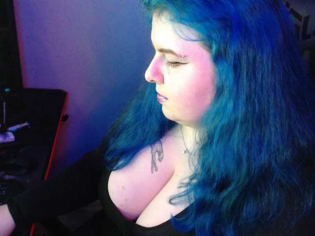 Oddajajo posnetke zaslona SonyaHotty