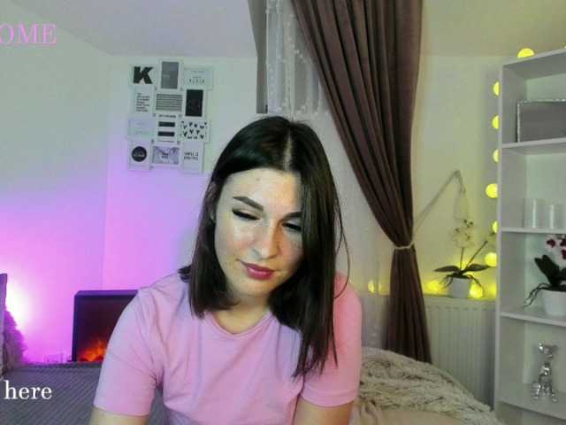 Fotografije SophiaLeone18 first day here I am Lara #18 #new #brunette #bisexual #dildo join me and let's f.ck