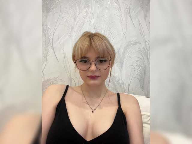 Oddajajo posnetke zaslona Sophie-doll