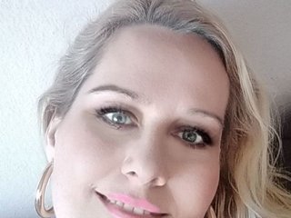 Erotični video klepet SquirtyMaya