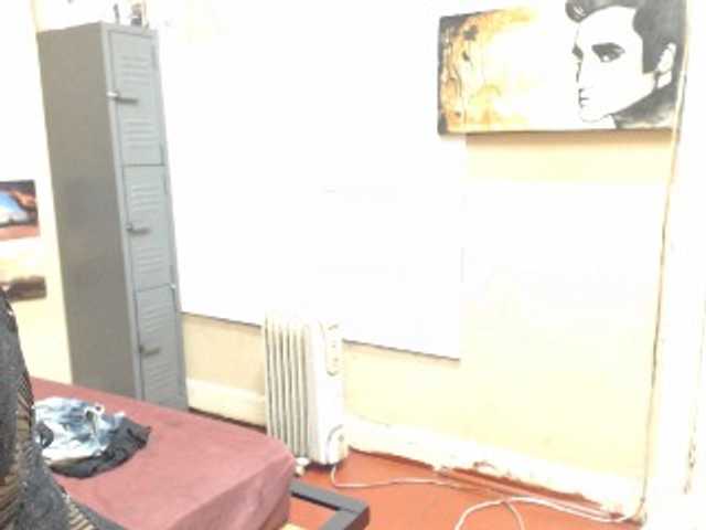 Oddajajo posnetke zaslona SquitingQueen