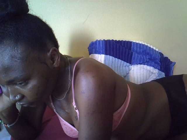 Oddajajo posnetke zaslona Stacey-Queen
