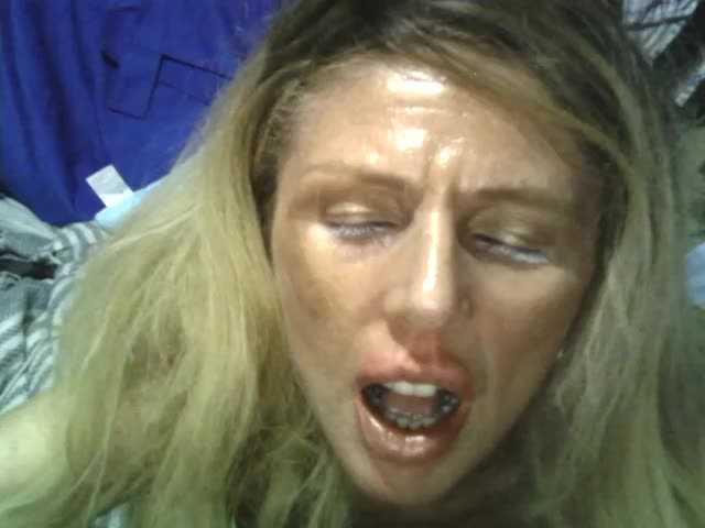 Oddajajo posnetke zaslona ANALUCCIA