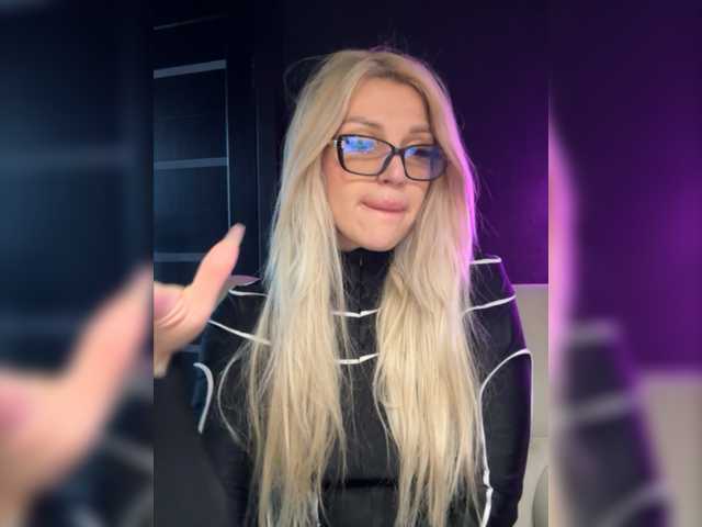 Oddajajo posnetke zaslona CyberWhore111