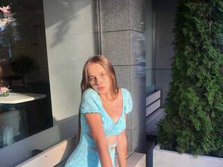 Erotični video klepet SugaaaaR