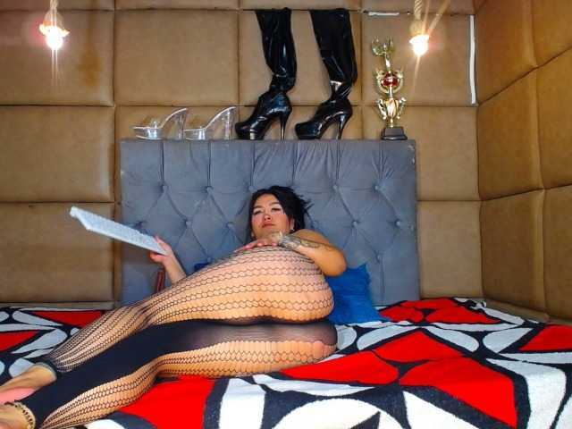 Welcome to my chat room! Feel free to say hi 😊