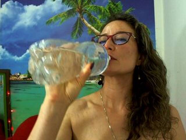 Oddajajo posnetke zaslona sweehot77