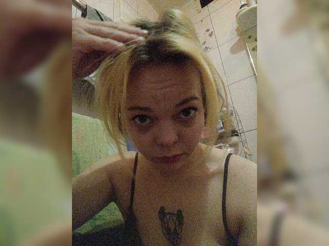 Oddajajo posnetke zaslona Bitch-and-dog