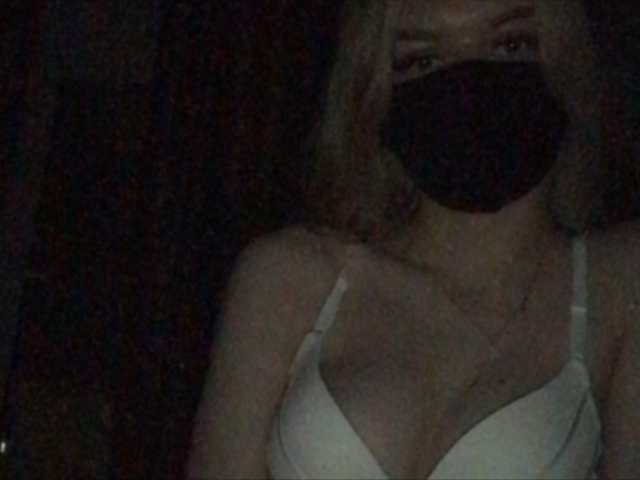 Oddajajo posnetke zaslona SweetErikaOh