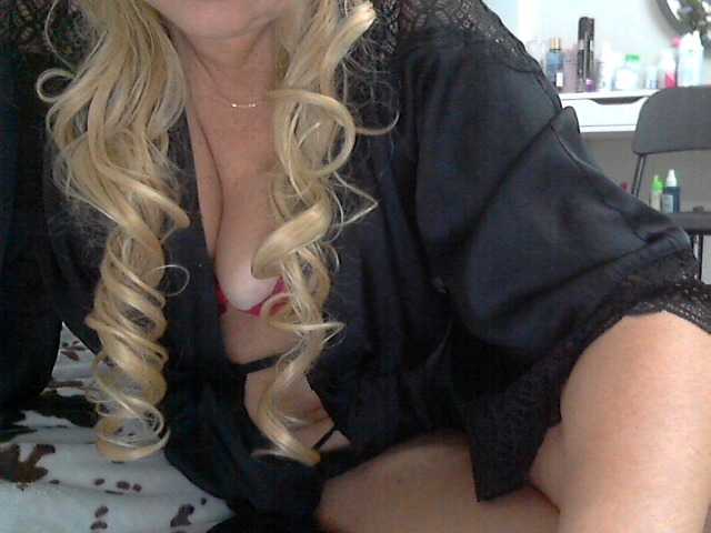 Oddajajo posnetke zaslona sweetmodel123