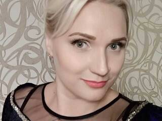 Erotični video klepet SweetRedDeva