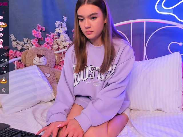 Oddajajo posnetke zaslona SwettyChloe_