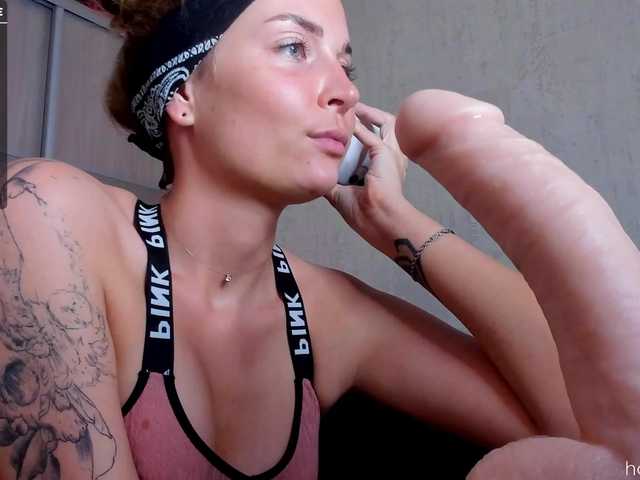 Oddajajo posnetke zaslona Tasyaaaa