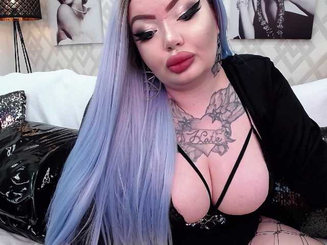Fotografije SavageQueen Welcome in my rooom! Tattooed busty fuck doll with perfect deepthroat skills and more and more. Wanna play? Tip your Queen! Kisses :)
