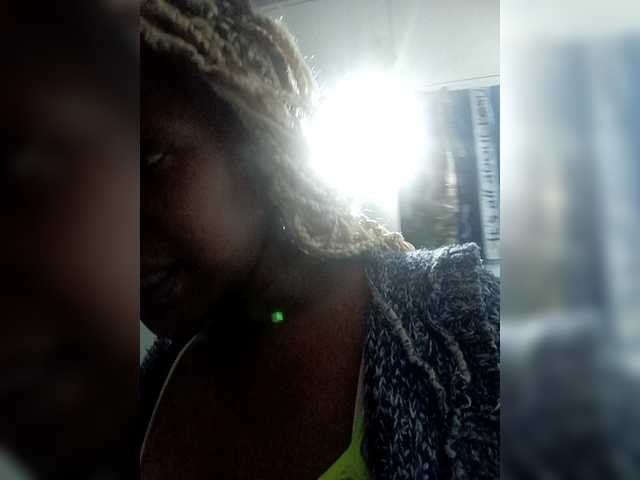 Oddajajo posnetke zaslona TheeBilquiss