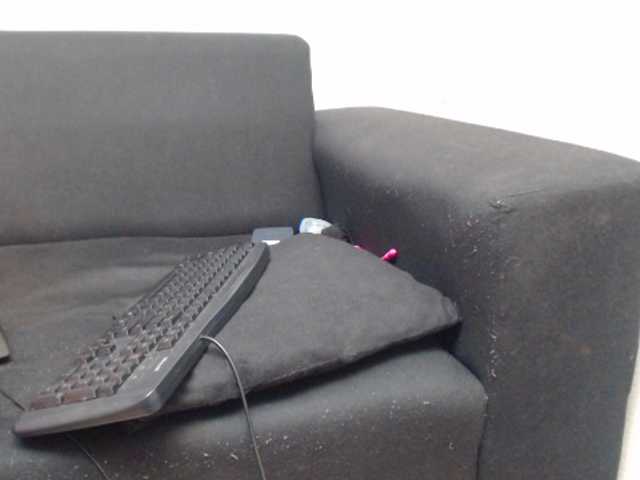 Oddajajo posnetke zaslona ThickAss1999