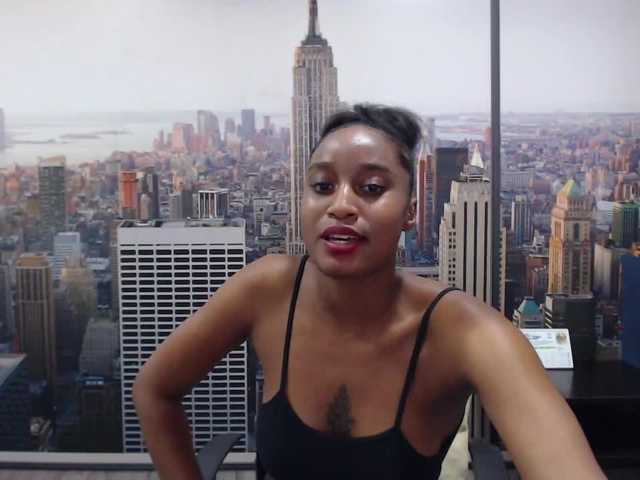 Oddajajo posnetke zaslona Tiffany-Mills