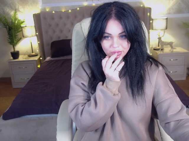 Oddajajo posnetke zaslona ToriBlacks