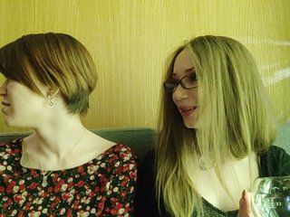 Oddajajo posnetke zaslona TreshGirls