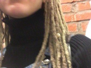 Oddajajo posnetke zaslona TreshGirls