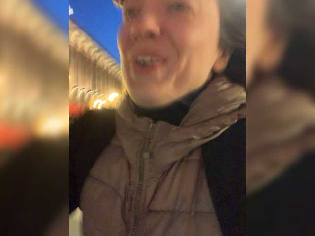 Oddajajo posnetke zaslona TreshGirls
