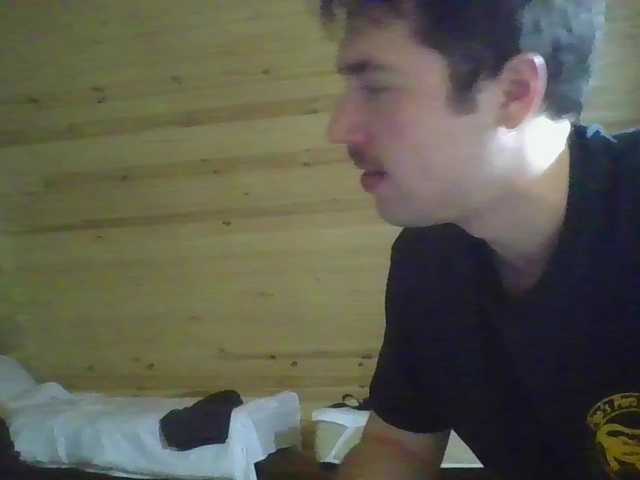 Oddajajo posnetke zaslona Hornydogs