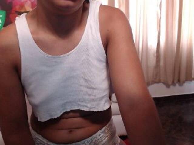 Oddajajo posnetke zaslona ValenHilton