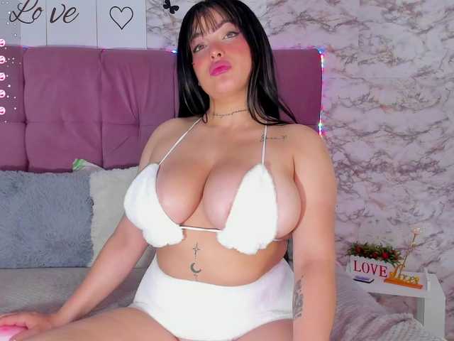 Fotografije Valerie-Baker I am the horny busty that you were looking for so much, do you want to see how I bounce on top of you? ♥#latina #bigboobs #bigass #lovense #anal #squirt