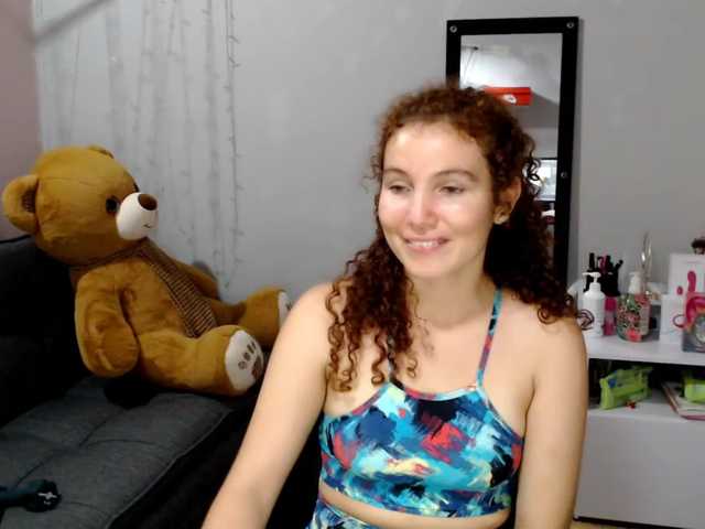 Fotografije VeronicaRusso hello guys enjoy with me 332 tokens to reach the goal Squirt Show