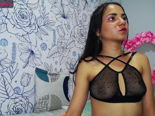 Fotografije vicky-horny hello guys i am vicky Today I have a banana to play with my vagina when you reach the finish line #latina #bigpussylips #young #anal #pussy