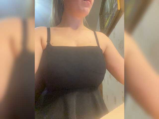 Fotografije Vikki_tori_aa Subscribe and put love. Lovense is powered by 2 tokens. 12tk-20 sec Ultra high...domi from 30 token. I go private and group.