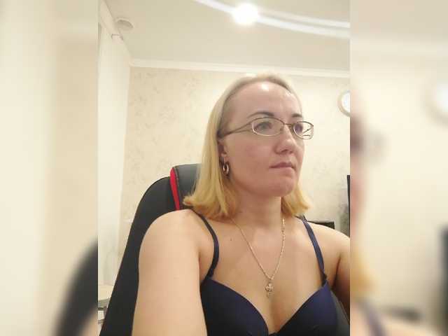 Fotografije viktoriyax I watch your camera for 21 tokens, listen to music for 10 tokens, and also go to ***ping, groups and private. Tips are welcome. Also put the Love of visitors!