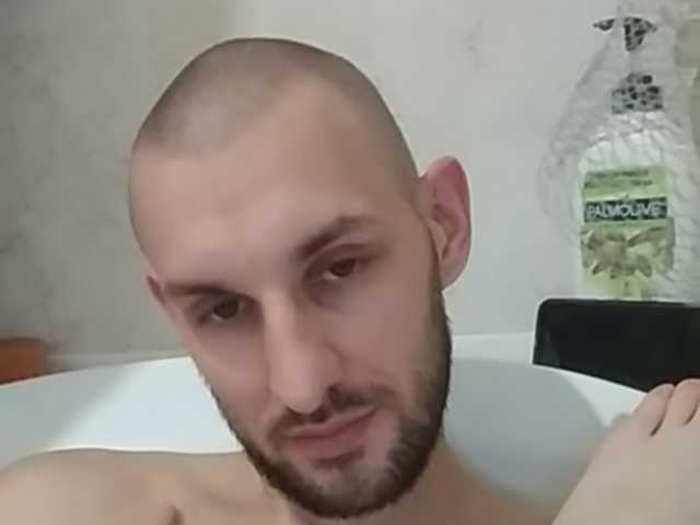Oddajajo posnetke zaslona BAD-Famali