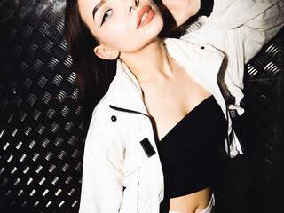 Erotični video klepet BellaWow