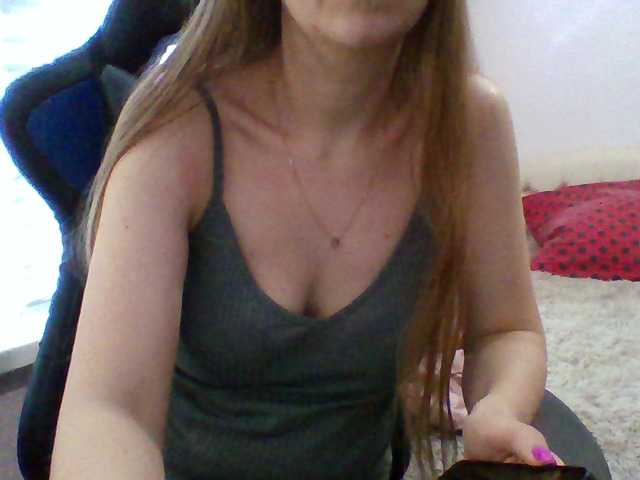 Oddajajo posnetke zaslona xAngelinaEsx