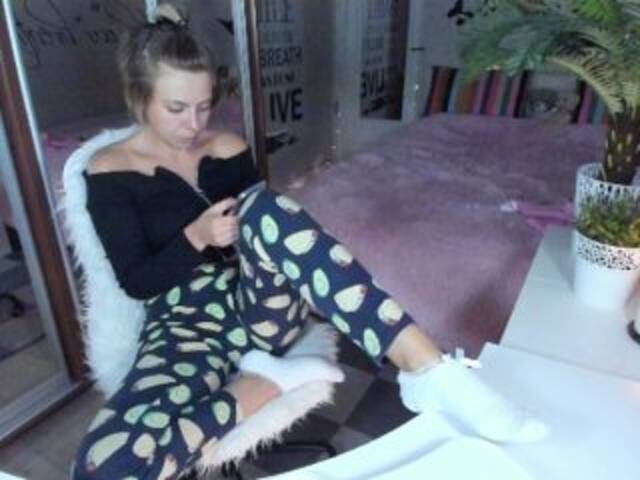 Oddajajo posnetke zaslona CallMeAngel