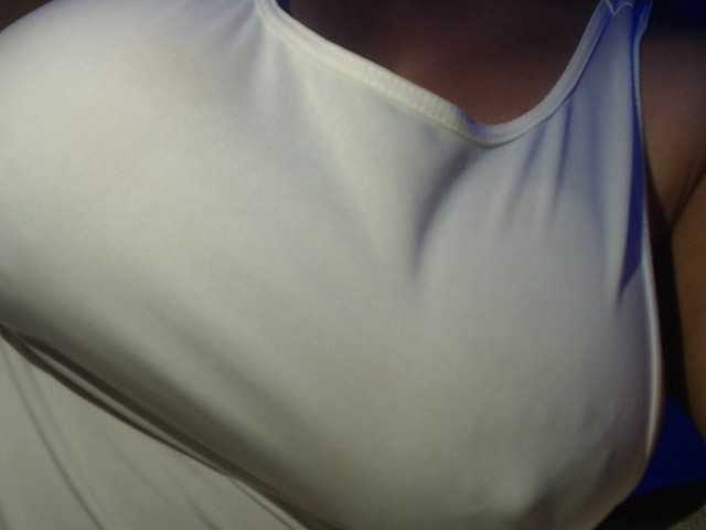 Oddajajo posnetke zaslona Xia-Nefert