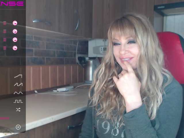 Oddajajo posnetke zaslona RrredQueen