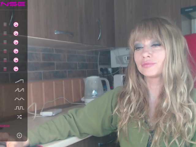 Oddajajo posnetke zaslona RrredQueen