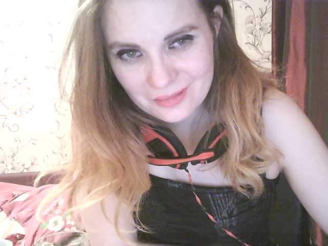 Oddajajo posnetke zaslona MistressSexologinia