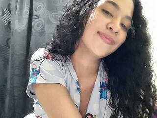 Erotični video klepet YessiAlbani