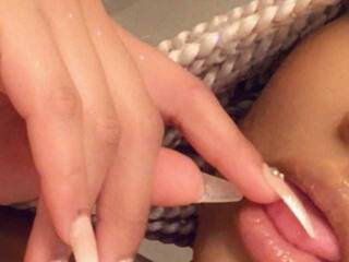 Erotični video klepet Yiauana