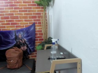 Erotični video klepet Yinnath-Grey