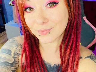 Erotični video klepet Yolandi